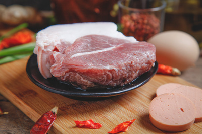肉类产品简约暗红牛肉手机营销海报